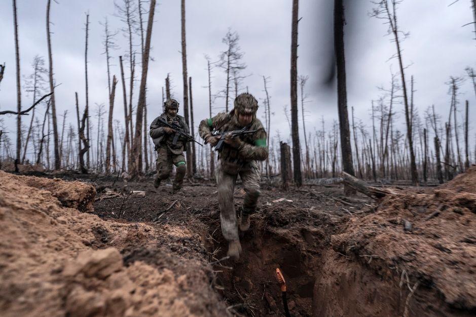 Nga tung hỏa lực dồn dập, Ukraine chật vật dựng tuyến phòng thủ- Ảnh 1.