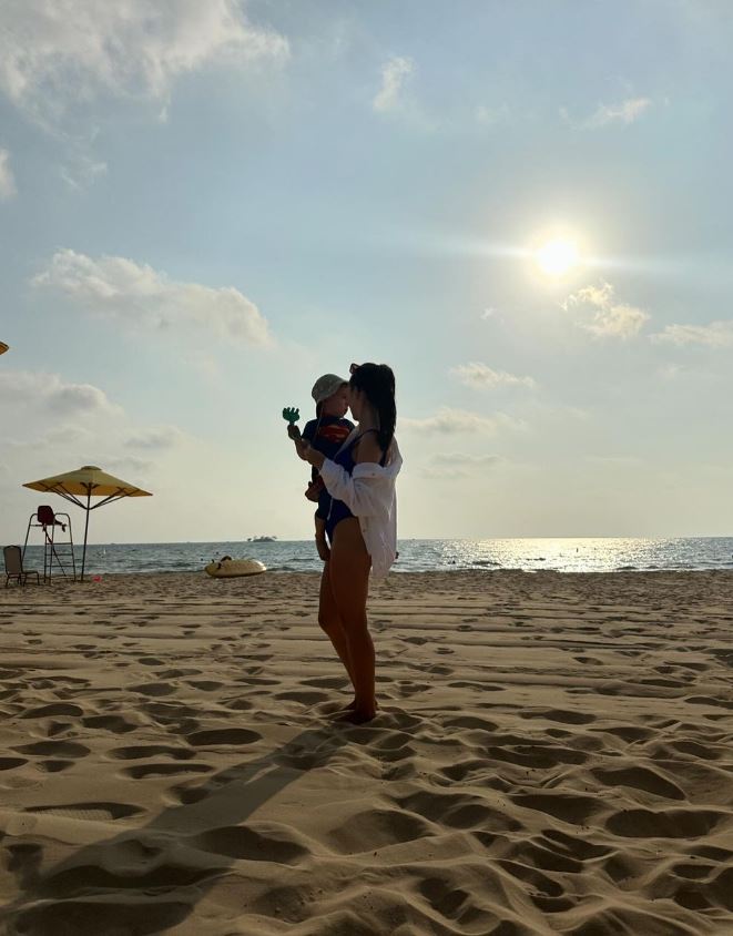 Vợ Việt kiều của Nguyễn Filip khoe ảnh diện bikini cuốn hút, nhan sắc mẹ một con vô cùng ngọt ngào- Ảnh 3.