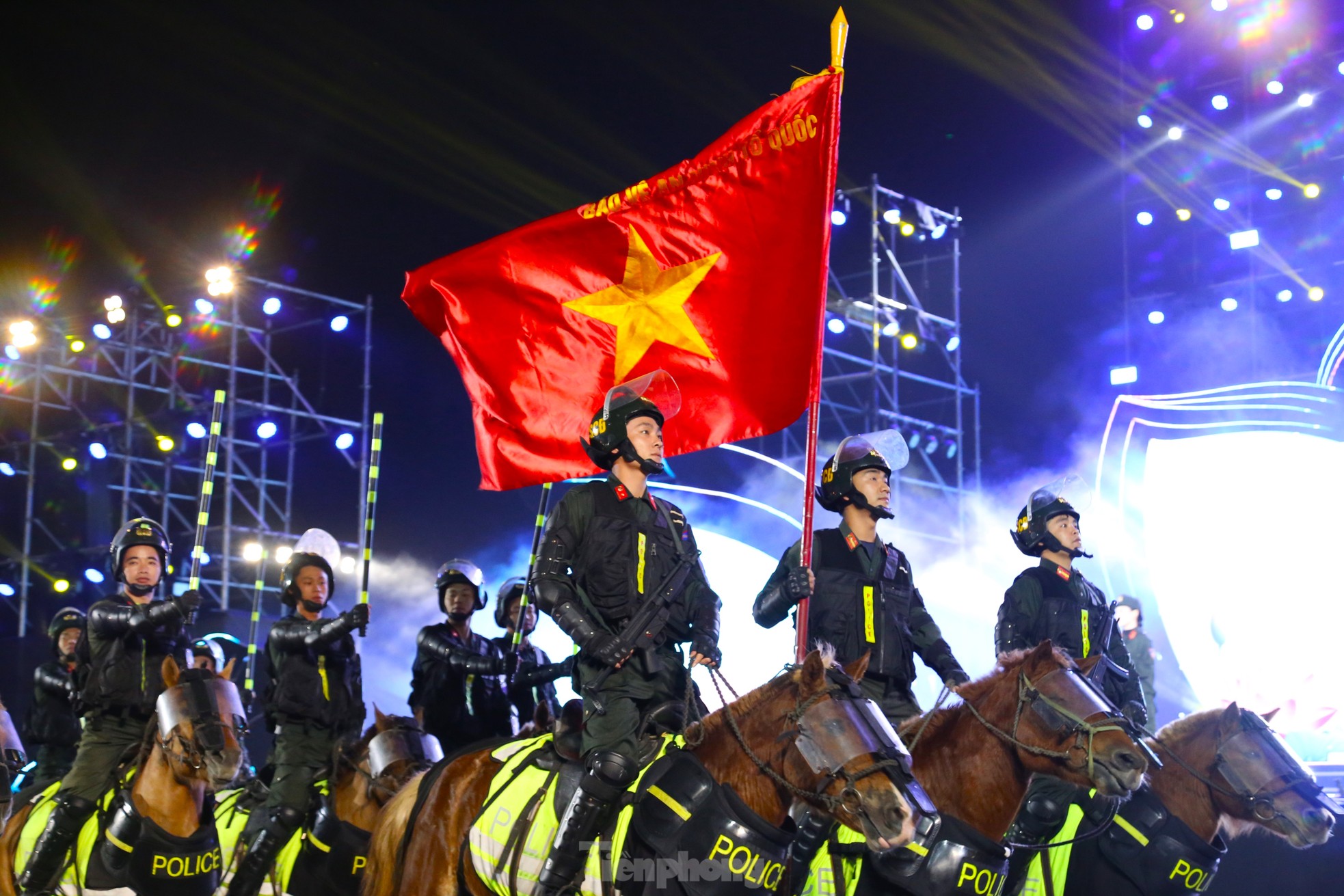Mãn nhãn màn biểu diễn của Cảnh sát cơ động Kỵ binh Việt Nam- Ảnh 2.
