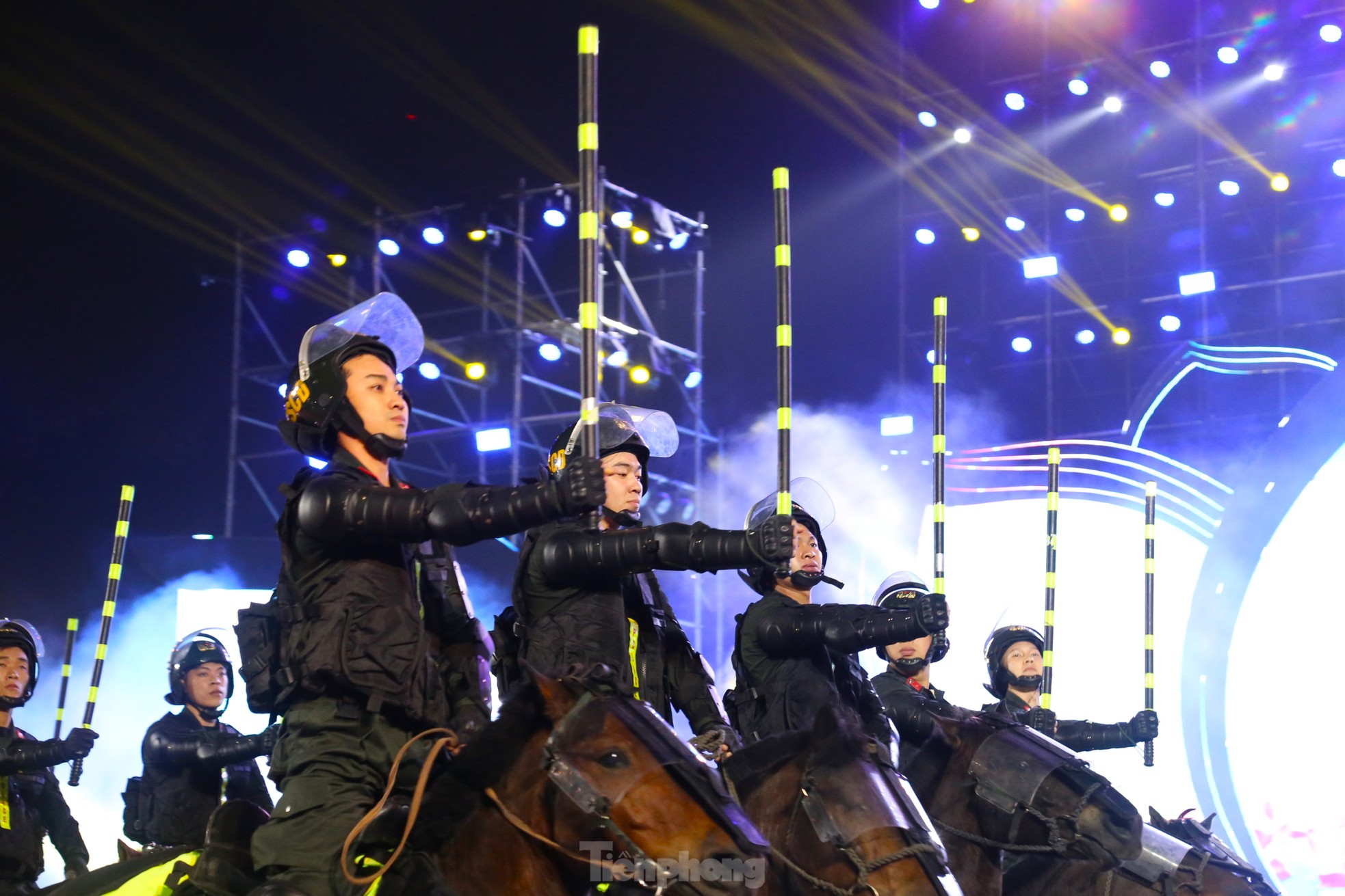 Mãn nhãn màn biểu diễn của Cảnh sát cơ động Kỵ binh Việt Nam- Ảnh 3.