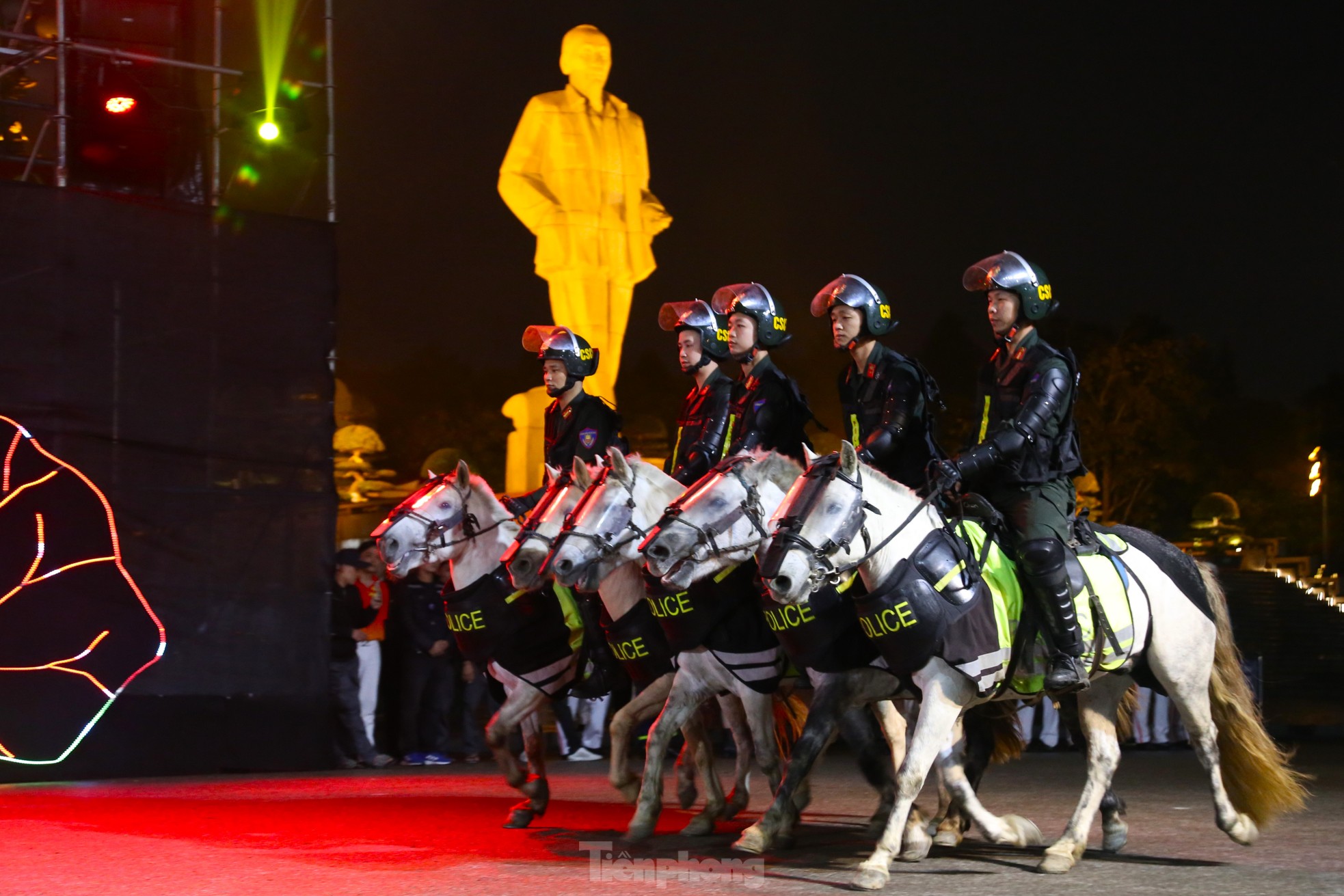Mãn nhãn màn biểu diễn của Cảnh sát cơ động Kỵ binh Việt Nam- Ảnh 4.