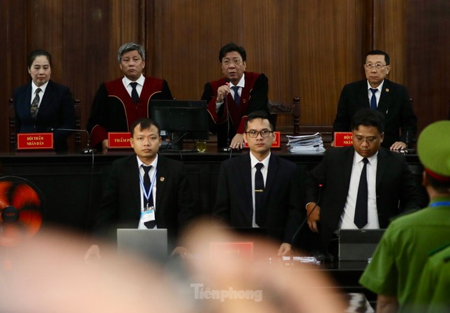 Hình ảnh trước phiên xét hỏi bà Trương Mỹ Lan và đại gia Nguyễn Cao Trí- Ảnh 8.