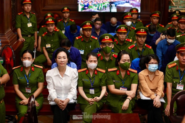 Hình ảnh trước phiên xét hỏi bà Trương Mỹ Lan và đại gia Nguyễn Cao Trí- Ảnh 9.