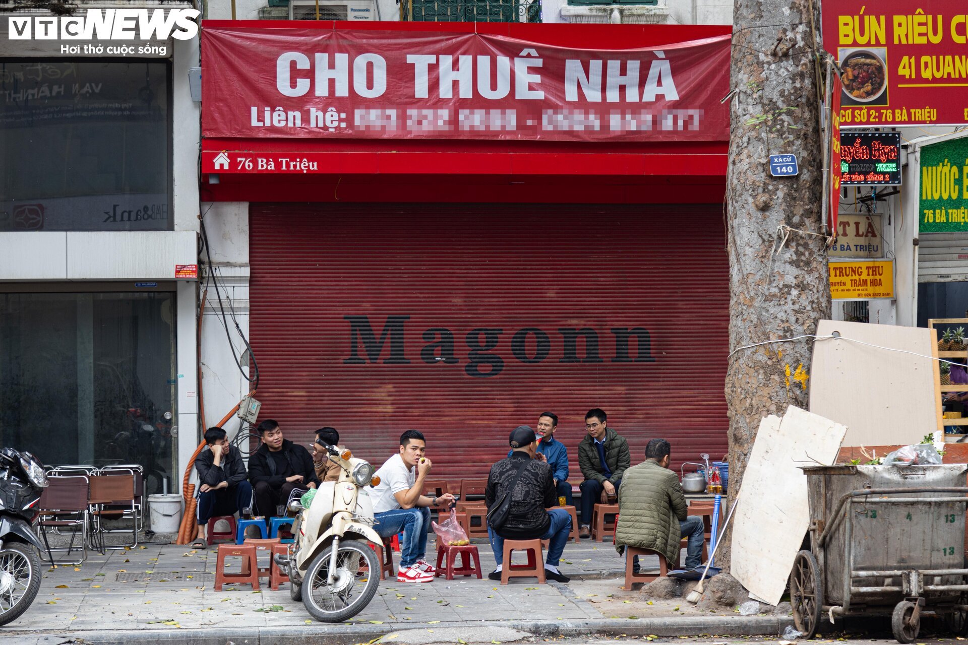 Nhiều cửa hàng giữa phố cổ Hà Nội im lìm đóng cửa, chủ nhà ngóng khách thuê- Ảnh 16.