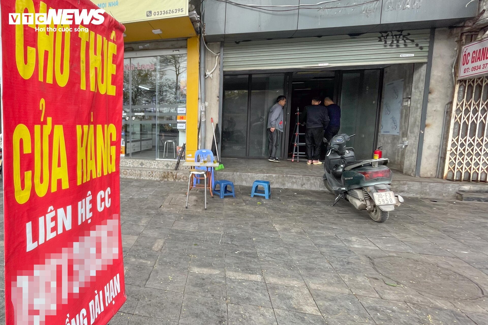 Nhiều cửa hàng giữa phố cổ Hà Nội im lìm đóng cửa, chủ nhà ngóng khách thuê- Ảnh 18.