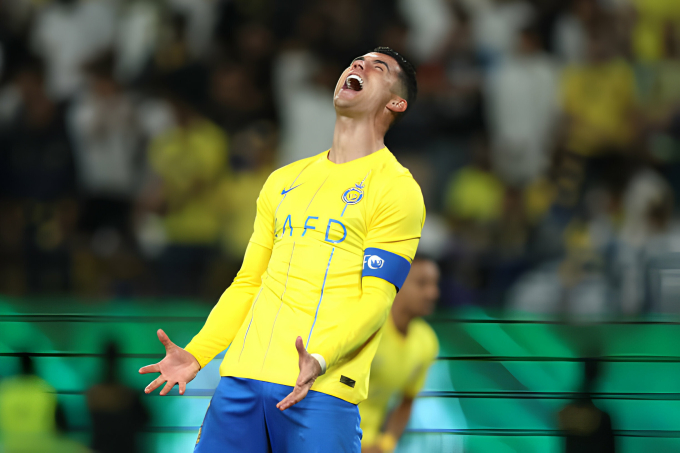 Mẹ Ronaldo bật khóc nức nở trên khán đài trong ngày con trai bị loại cay đắng tại cúp C1- Ảnh 3.