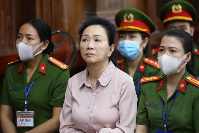 Vụ án Vạn Thịnh Phát: Cáo trạng 'cột' SCB cho nhóm Đông Phương vay 1.700 tỷ, nữ lãnh đạo nói gần 'gấp ba'- Ảnh 2.