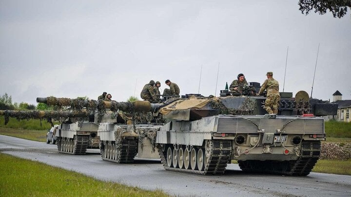 Bất ngờ bức ảnh lính Nga đứng cạnh chiếc Leopard 2A6 nguyên vẹn- Ảnh 2.