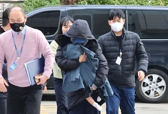 Nhân tình và cựu diễn viên tống tiền cố tài tử Lee Sun Kyun bị xét xử, có tuyên bố gây sốc trước tòa- Ảnh 1.