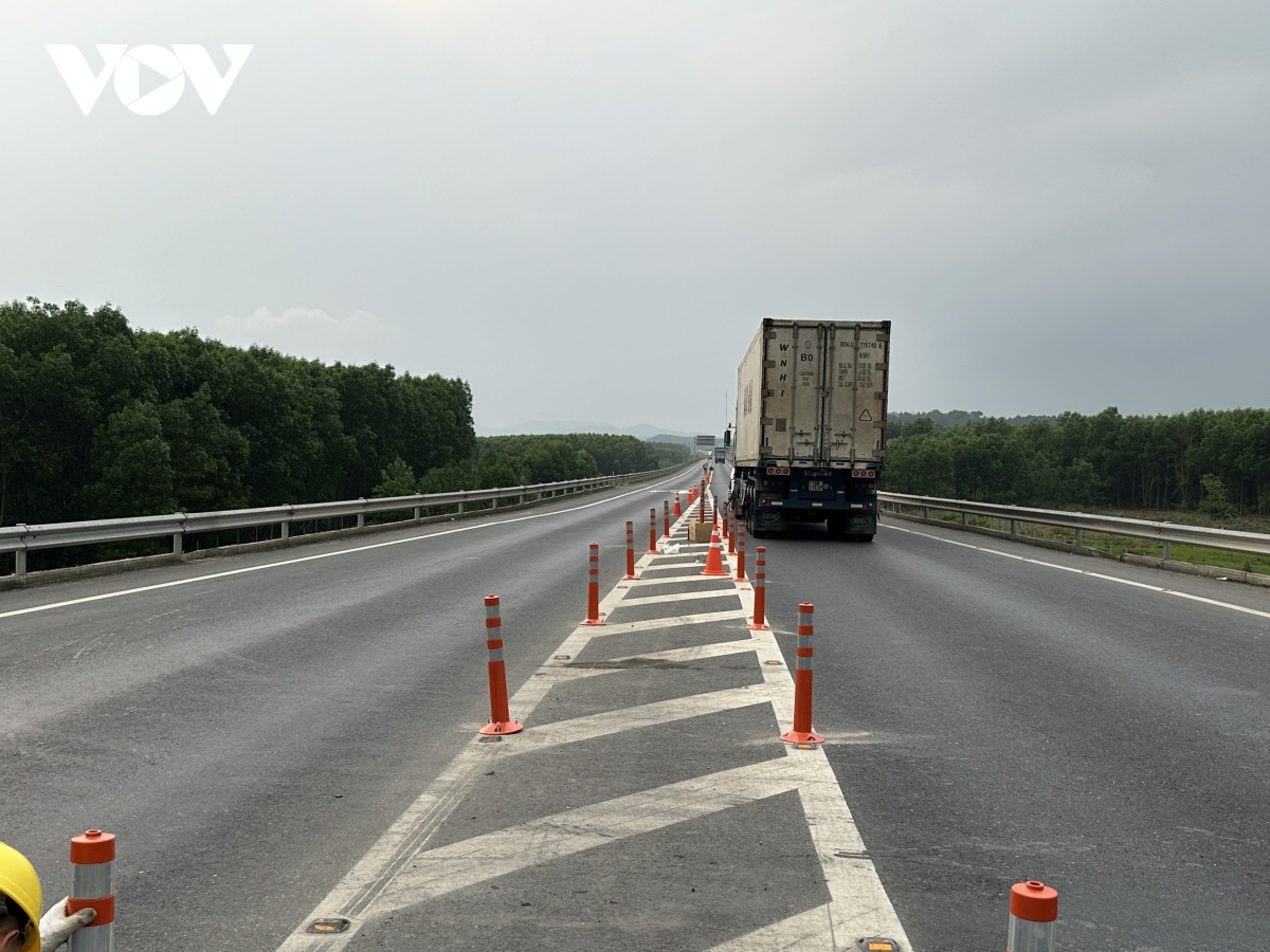Lắp đặt thêm hệ thống cảnh báo trên cao tốc Cam Lộ - La Sơn- Ảnh 3.