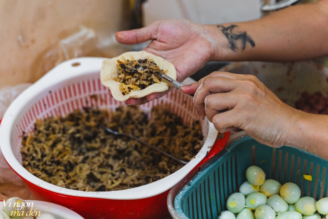 Tiệm bánh bao, bánh tiêu chiên bằng dầu dừa thơm phức ngày bán gần 3.000 cái, con gái nối nghiệp sáng tạo thêm nhiều món... 