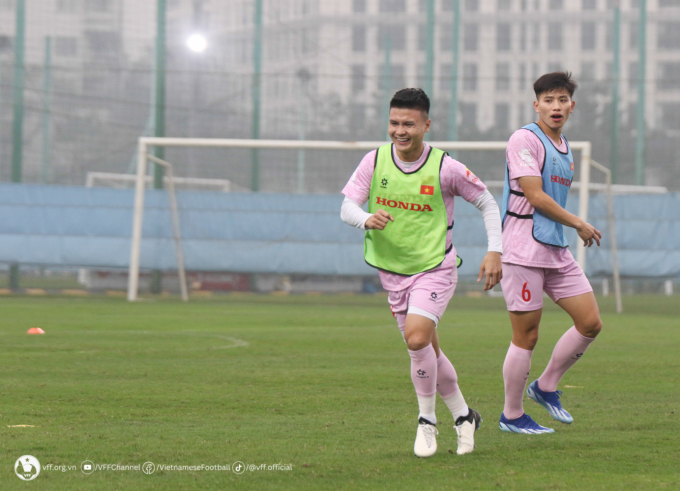 Cầu thủ đẹp trai nhất nhì đội tuyển Việt Nam xuất hiện với chiếc môi băng kín khiến fan thương xót- Ảnh 8.