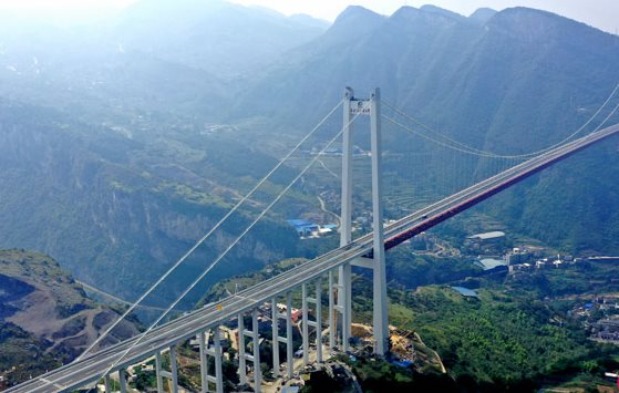 Bắc cầu vượt nối liền 2 đỉnh núi, người Trung Quốc khiến thế giới kinh ngạc khi hoàn thành kỳ quan xây dựng trong thời gian kỷ lục: Chỉ hơn 2 năm- Ảnh 2.