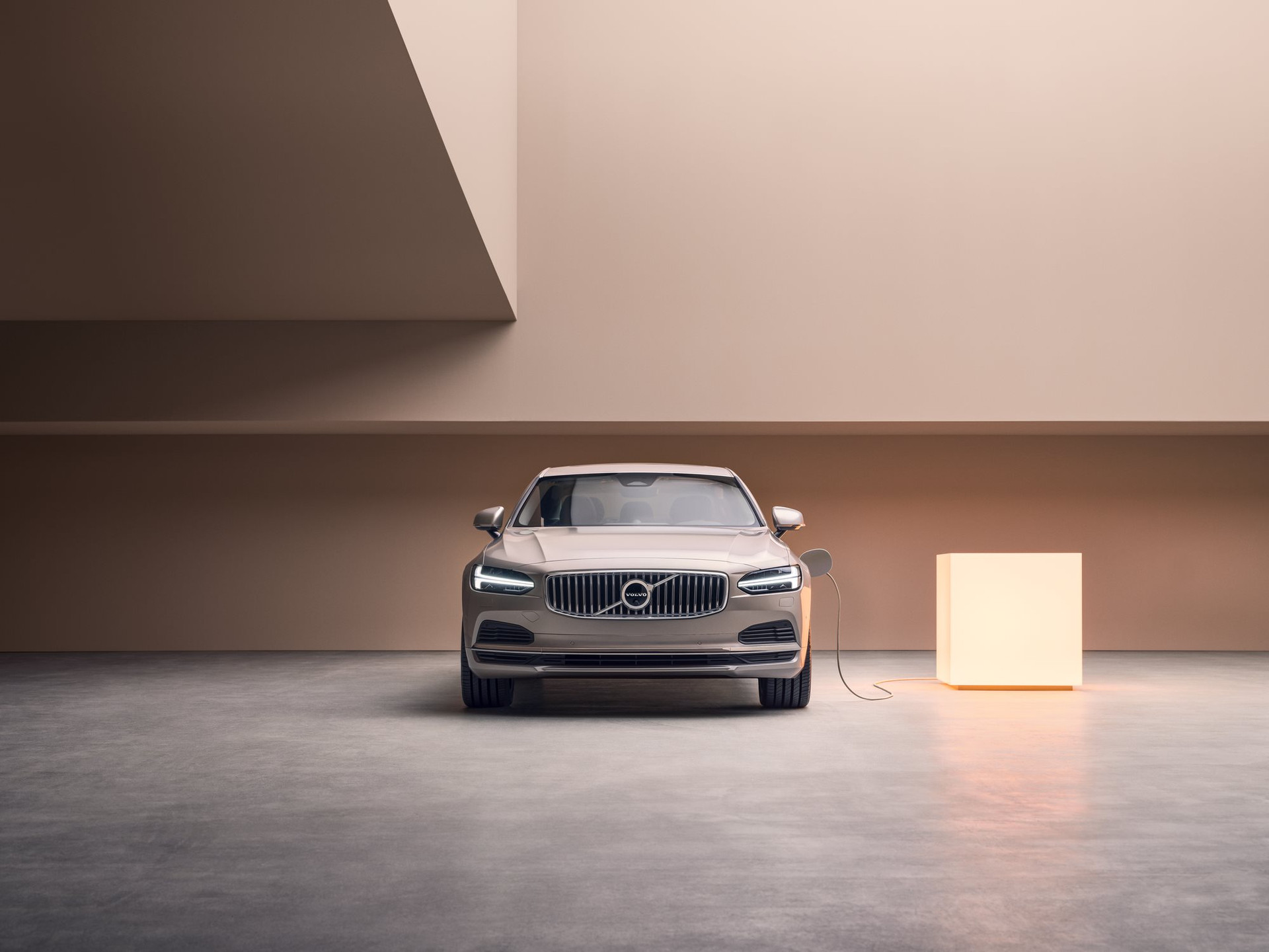 Volvo ra mắt S90 Recharge tại Việt Nam, mẫu ô tô 