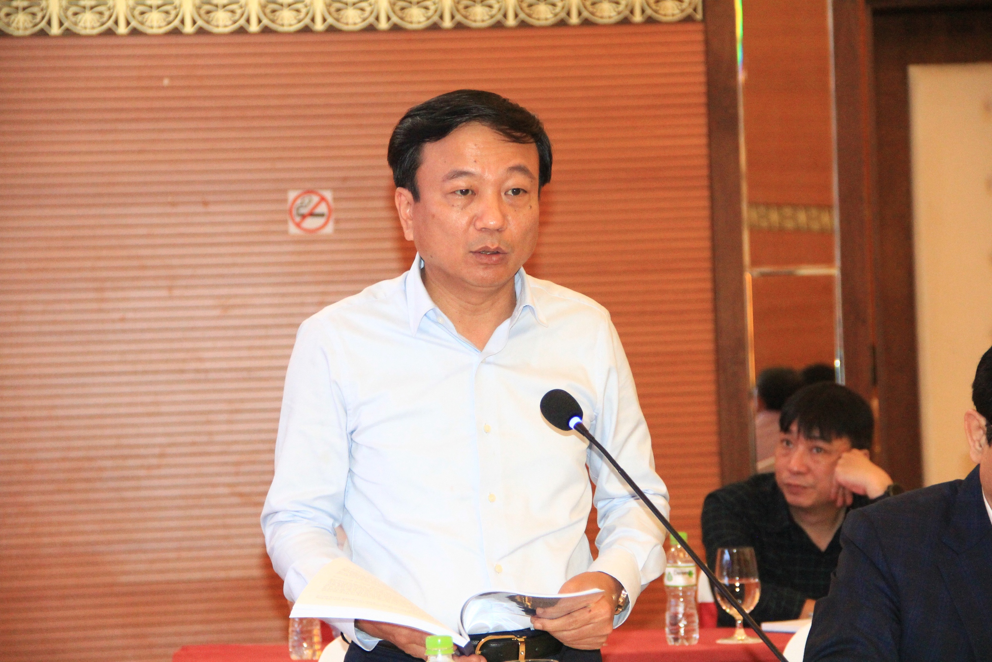 Thứ trưởng Bộ GTVT nói về giải pháp hạn chế tai nạn trên cao tốc Cam Lộ - La Sơn- Ảnh 1.