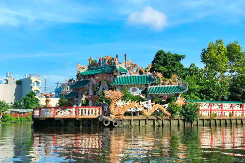 Bí ẩn ngôi miếu cổ cõng trên mình hàng trăm con rồng uốn lượn Bí ẩn ngôi miếu cổ cõng trên mình hàng trăm con rồng uốn lượn