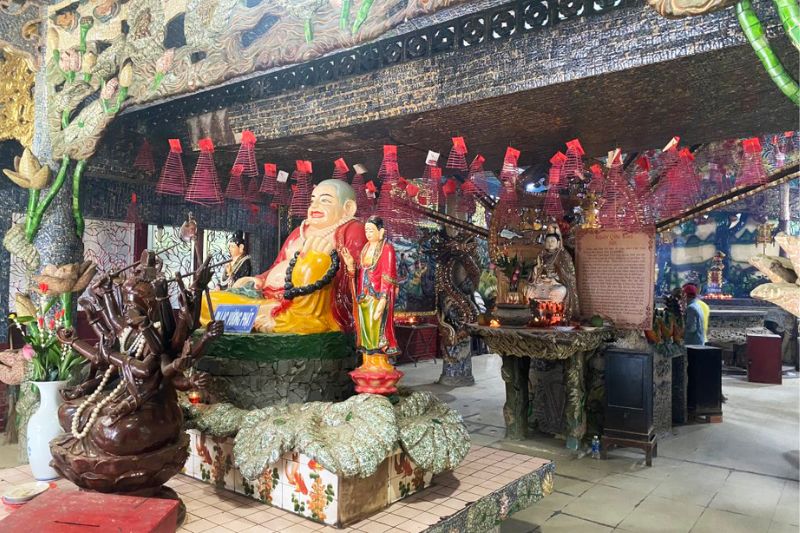 Bí ẩn ngôi miếu cổ cõng trên mình hàng trăm con rồng uốn lượn Bí ẩn ngôi miếu cổ cõng trên mình hàng trăm con rồng uốn lượn