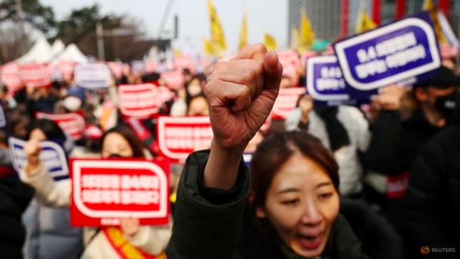 Đến lượt các giáo sư tuyên bố từ chức, khủng hoảng y tế Hàn Quốc ngày càng trầm trọng- Ảnh 1.