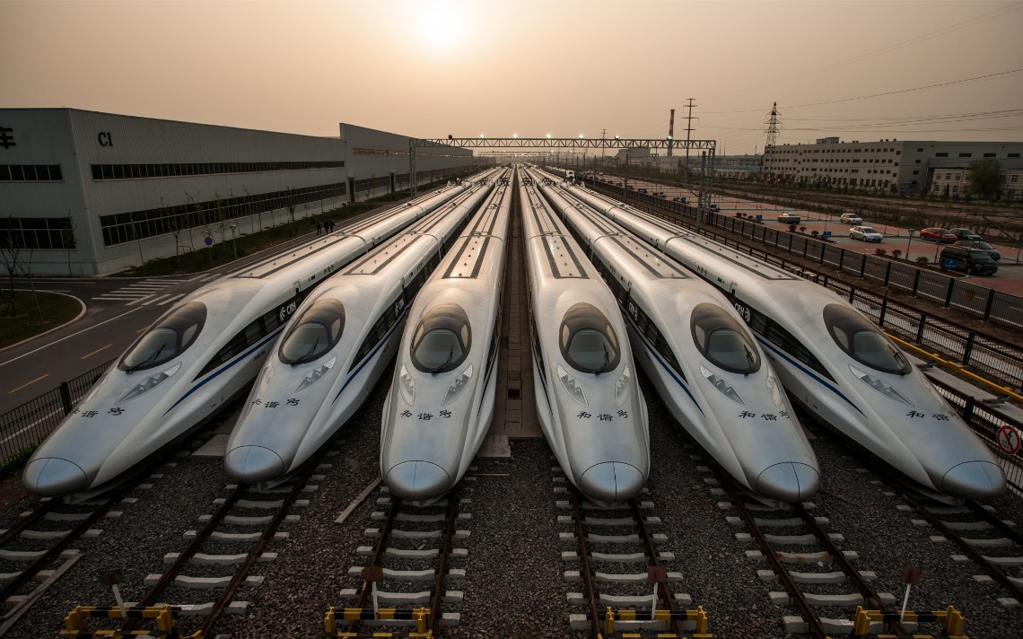 Trung Quốc lại gây choáng ngợp với mạng lưới đường sắt cao tốc 'dài hơn 1 vòng Trái đất': Quá hiện đại!