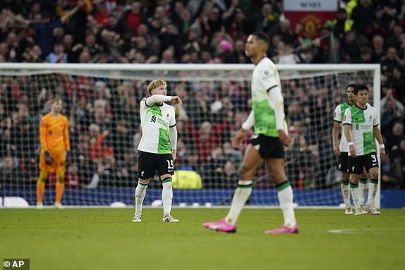 Sao Man Utd ôm nhau nức nở sau màn mất người, vẫn loại Liverpool đầy kịch tính!- Ảnh 3.
