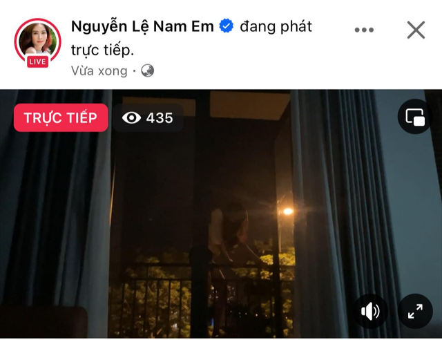 Nam Em gây sốc với cảnh leo ra ban công lúc đang livestream- Ảnh 1.