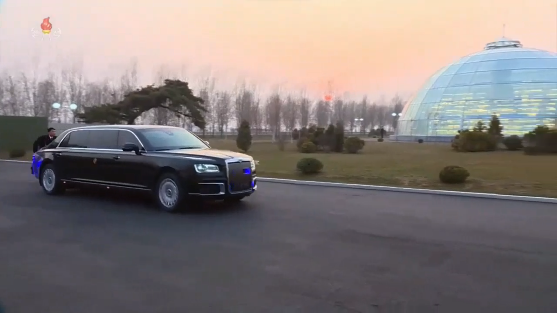 Đây là chiếc xe ông Putin tặng ông Kim Jong Un- Ảnh 7.