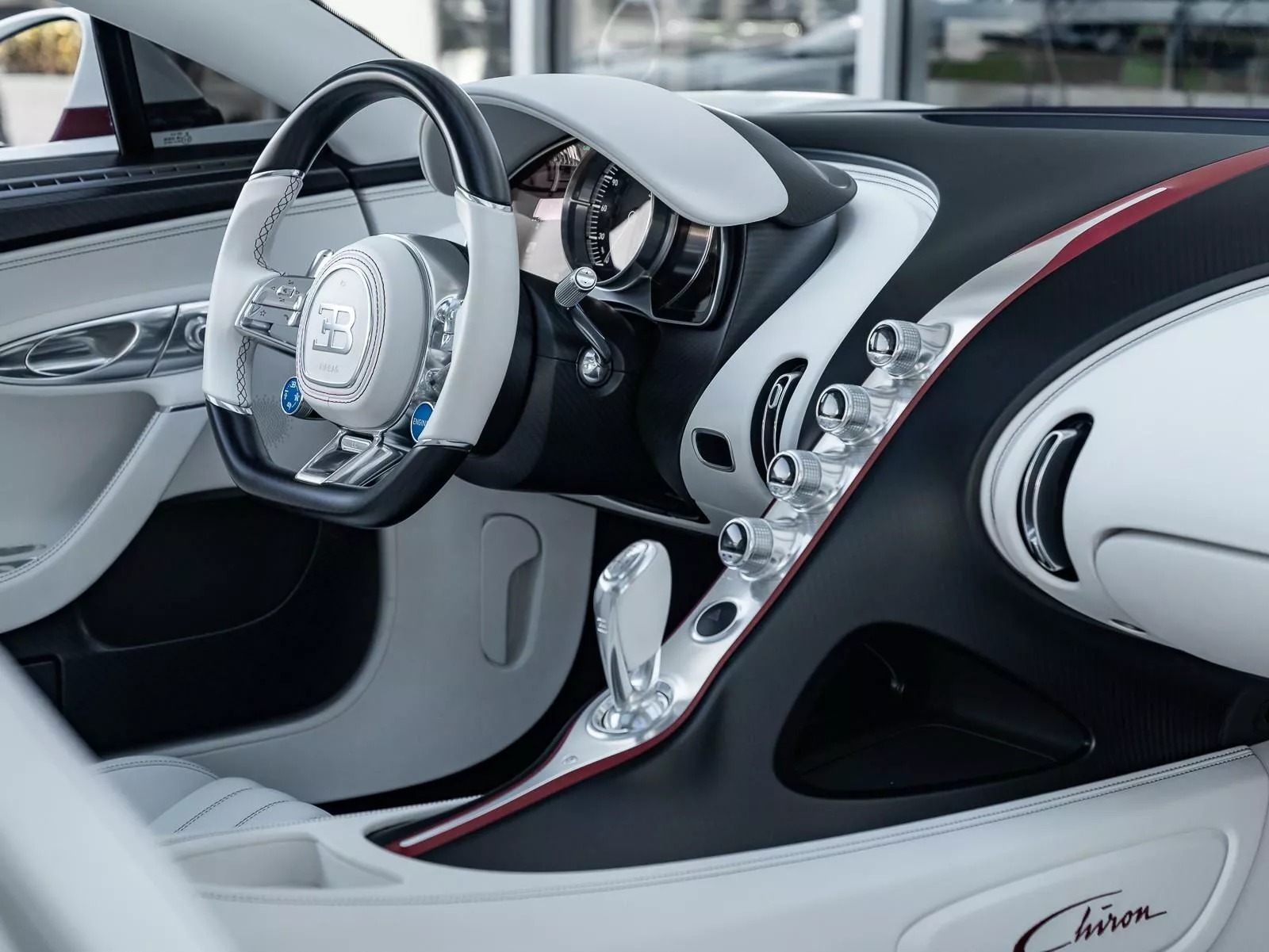Rao bán Bugatti Chiron giá quy đổi hơn 95 tỷ đồng, chủ xe hứa tặng kèm Rolls-Royce Wraith hợp tông màu- Ảnh 5.