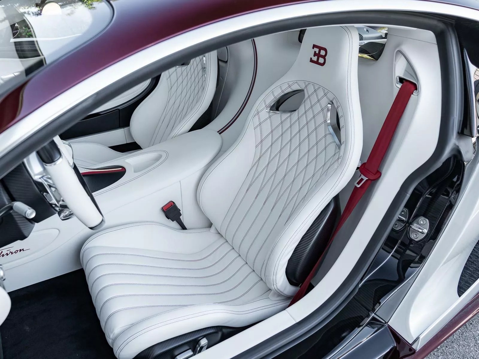 Rao bán Bugatti Chiron giá quy đổi hơn 95 tỷ đồng, chủ xe hứa tặng kèm Rolls-Royce Wraith hợp tông màu- Ảnh 6.