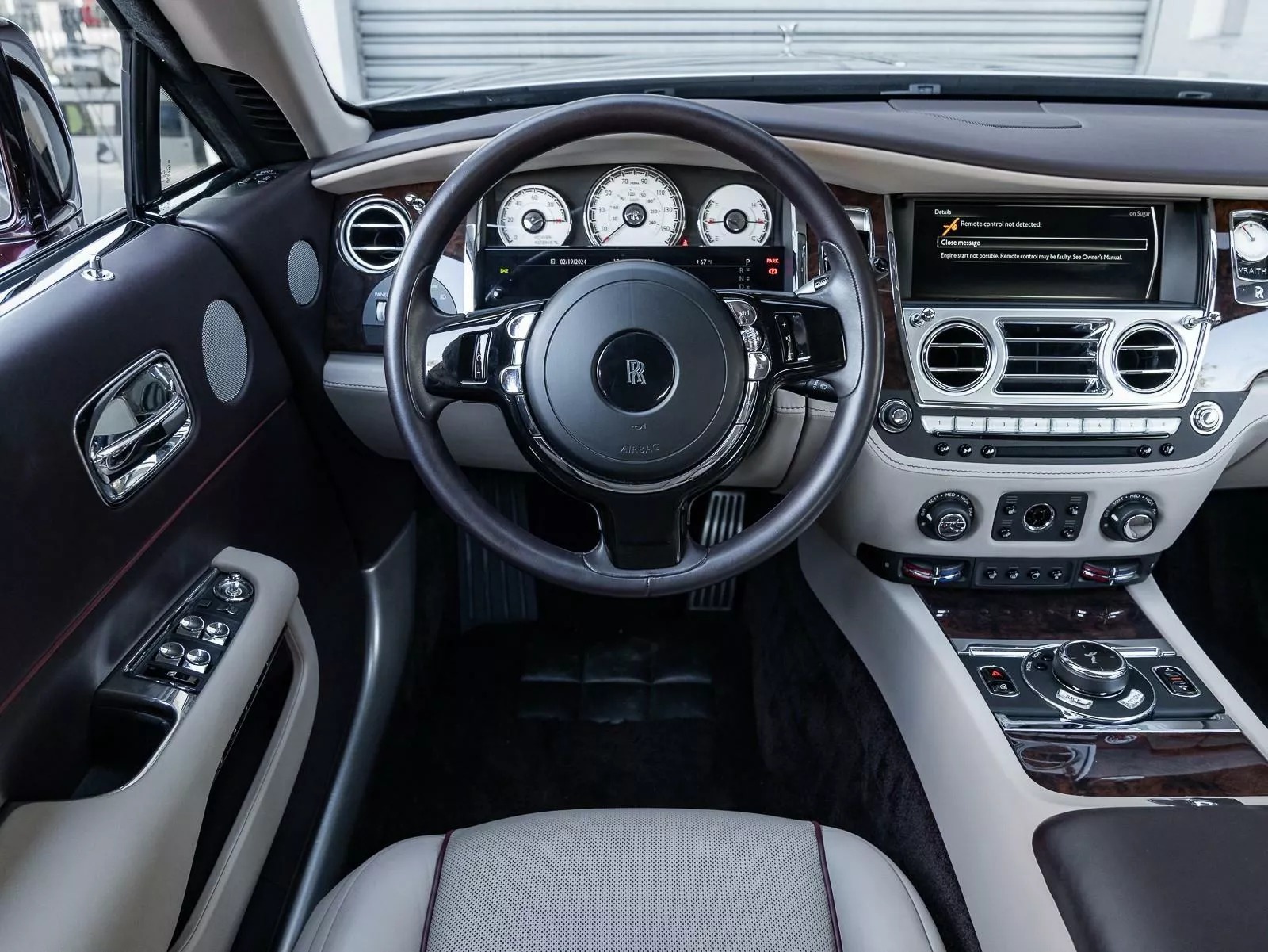 Rao bán Bugatti Chiron giá quy đổi hơn 95 tỷ đồng, chủ xe hứa tặng kèm Rolls-Royce Wraith hợp tông màu- Ảnh 10.
