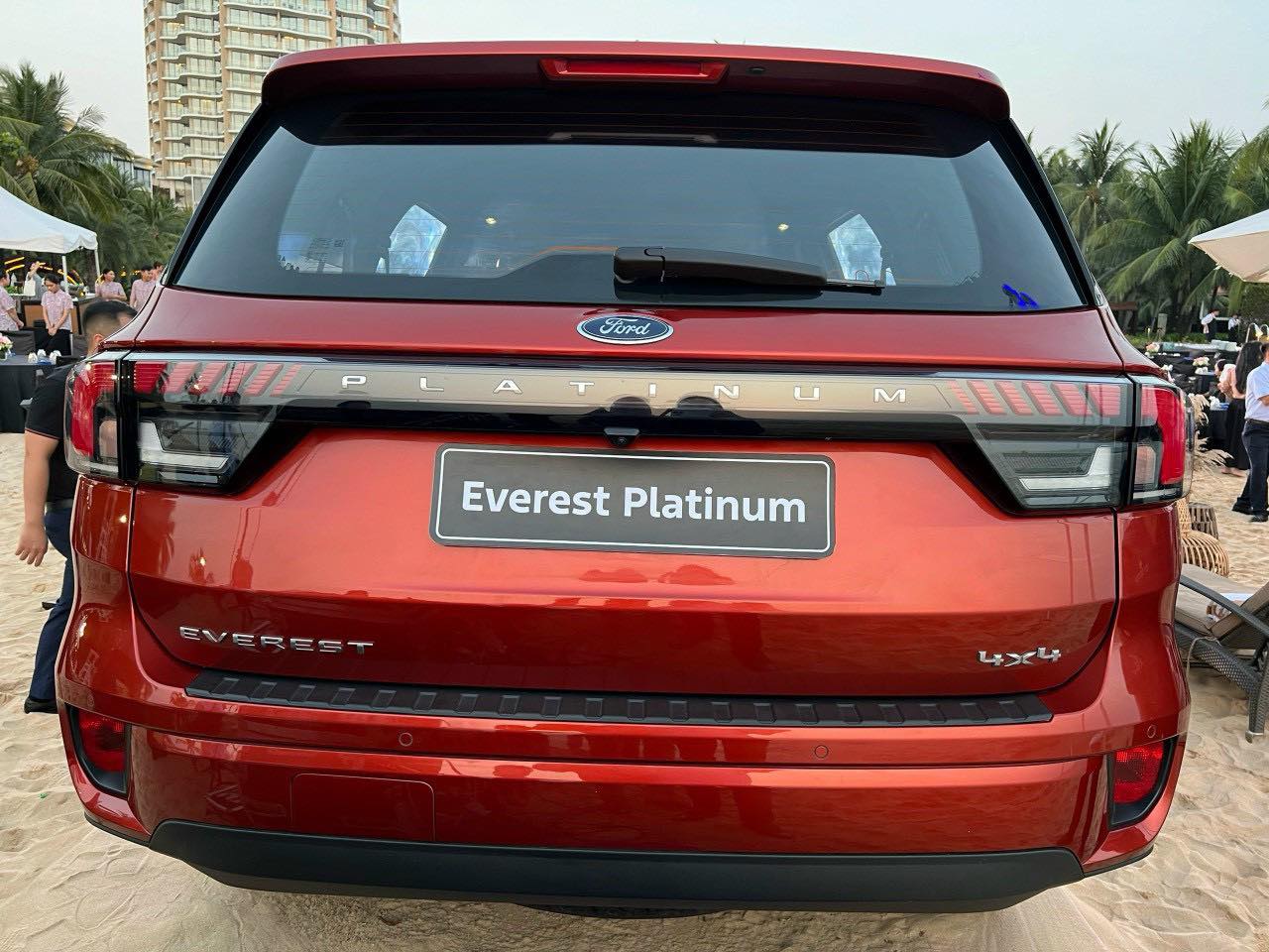 Ảnh thực tế Ford Everest Platinum tại Việt Nam: Nhiều trang bị vượt phân khúc, đẹp hơn Titanium, giá dự kiến 1,509 tỷ- Ảnh 5.