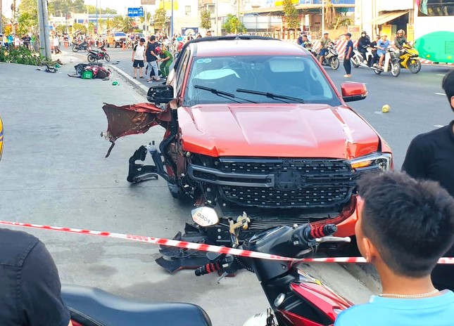 Hé lộ nguyên nhân vụ ô tô bán tải ‘lùa’ hàng loạt xe máy khiến 5 người thương vong- Ảnh 1.