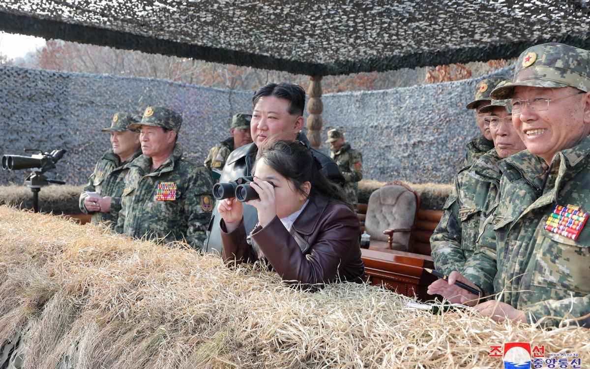 Bán đảo Triều Tiên “dậy sóng” với loạt cuộc tập trận và phóng tên lửa- Ảnh 1.