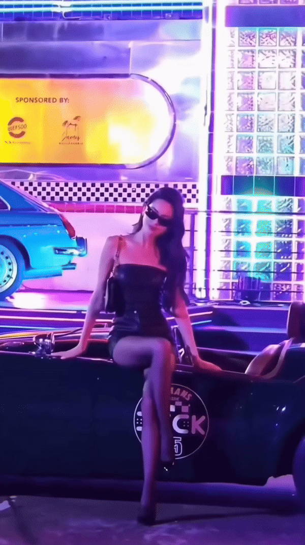 Người đẹp gây sốt với khoảnh khắc thả dáng bên ô tô khiến netizen muốn 