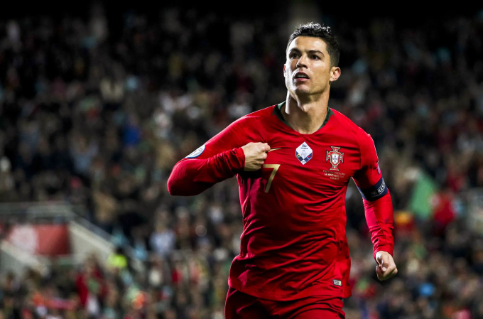 Ronaldo khoe hình tại khu nghỉ dưỡng có giá 175 triệu/đêm, fan sốc khi thấy đôi chân biến dạng của CR7- Ảnh 4.
