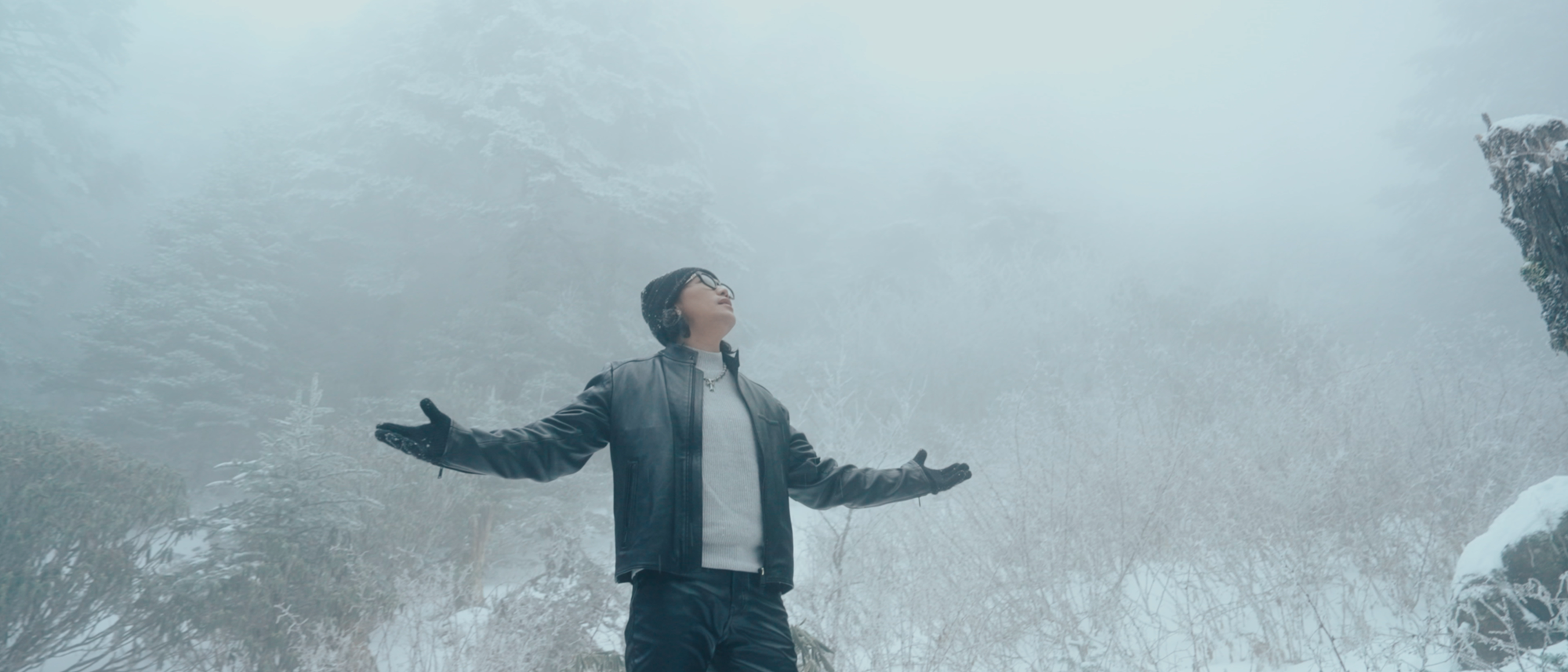 Mars Anh Tú sang Trung Quốc săn tuyết để quay MV mới, suýt bị bỏng lạnh- Ảnh 6.