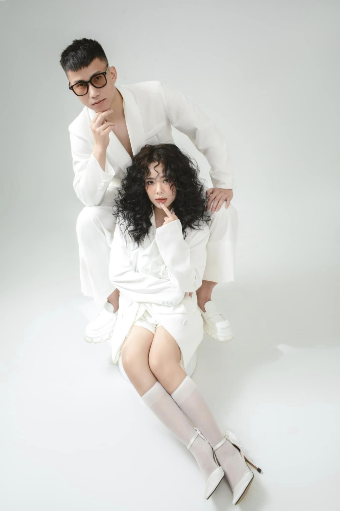 Đồng đội của C&ocirc;ng Phượng, Văn To&agrave;n lấy vợ, khoe bộ ảnh cưới đơn giản m&agrave; ai cũng phải khen 