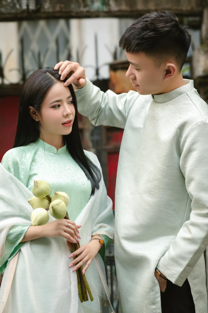 Đồng đội của C&ocirc;ng Phượng, Văn To&agrave;n lấy vợ, khoe bộ ảnh cưới đơn giản m&agrave; ai cũng phải khen 