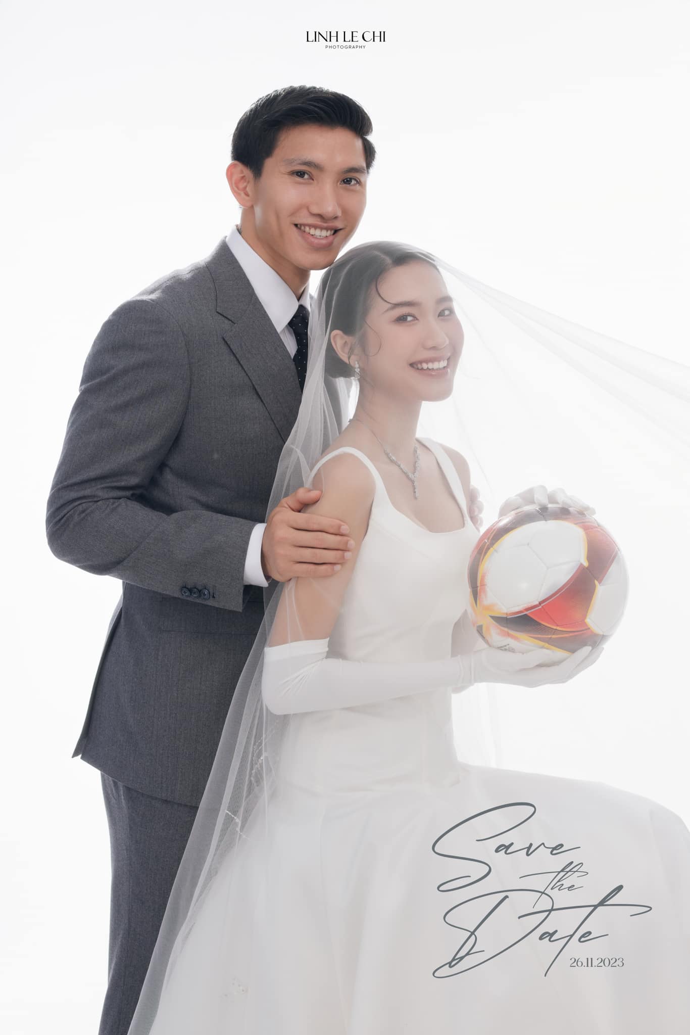 Ảnh cưới của Quang Hải và Chu Thanh Huyền có điểm này giống hệt với ảnh của Đoàn Văn Hậu và Doãn Hải My- Ảnh 4.
