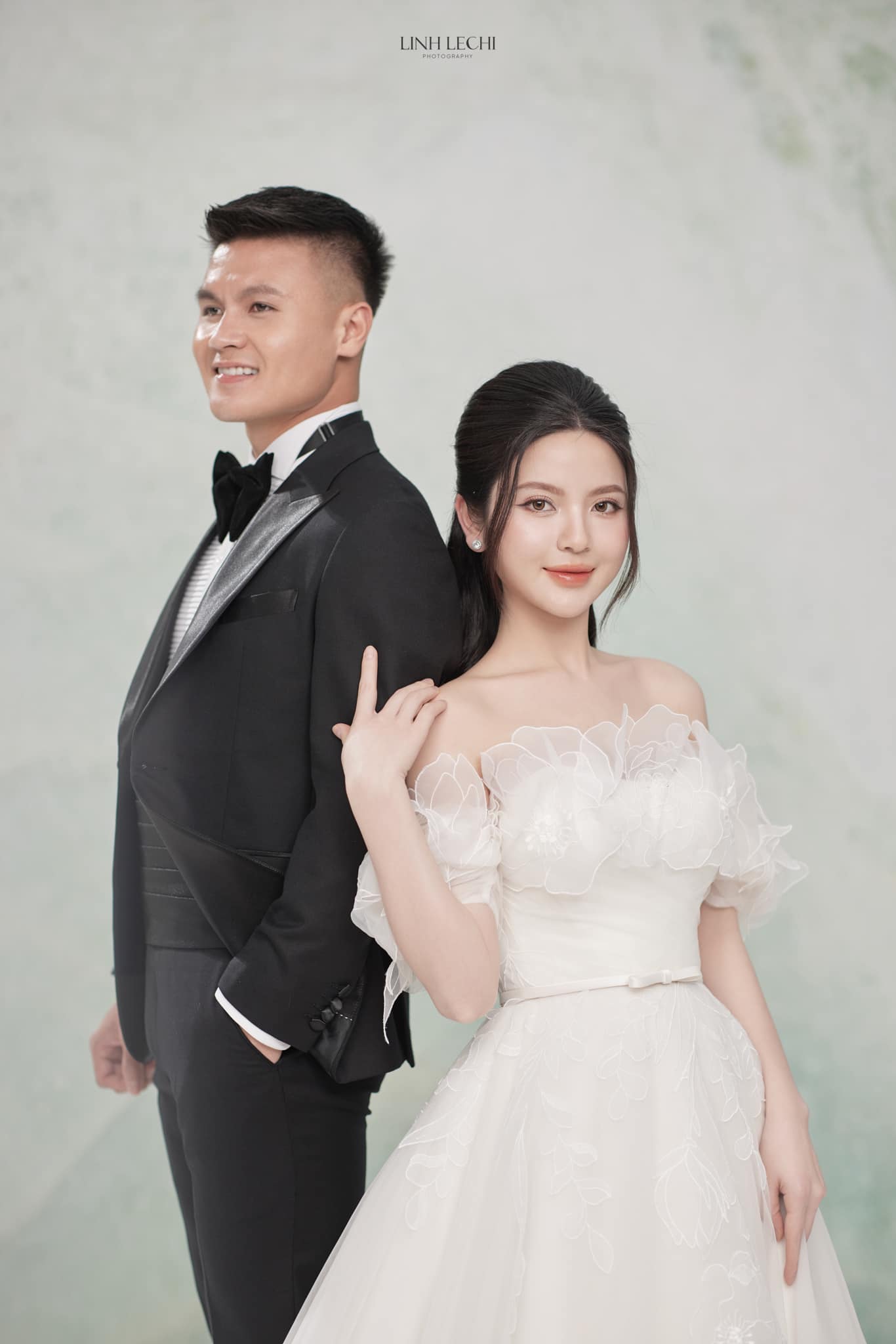 Ảnh cưới của Quang Hải và Chu Thanh Huyền có điểm này giống hệt với ảnh của Đoàn Văn Hậu và Doãn Hải My- Ảnh 1.
