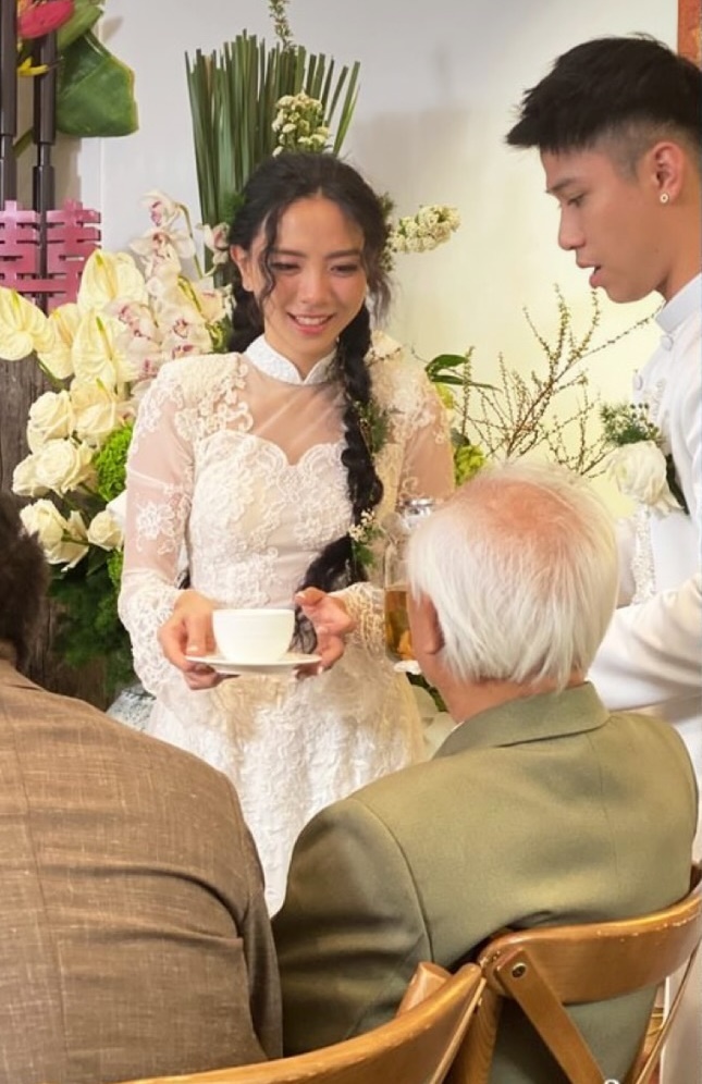 Cận cảnh visual Đặng Tiểu Tô Sa trong ngày cưới: Tiểu thư bịn rịn, an ủi mẹ đừng khóc trong ngày con gái theo chồng- Ảnh 11.