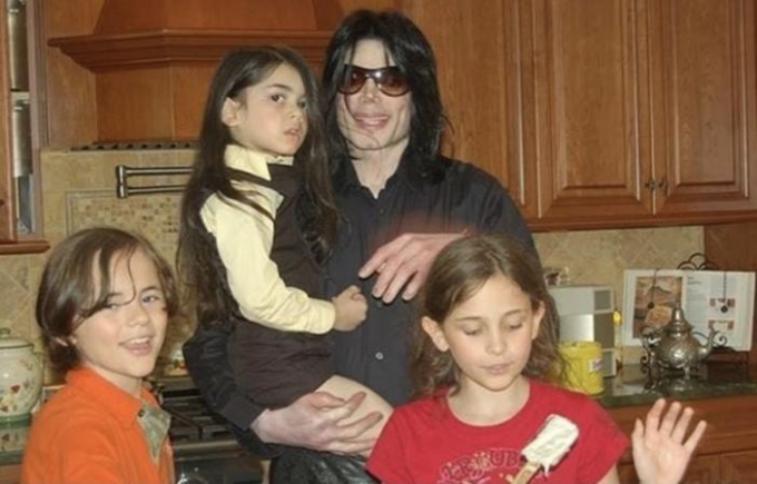 Bi kịch của 3 đứa trẻ nhà Michael Jackson: Con trai cả mắc bệnh, con gái tự tử vì bị cưỡng hiếp, con trai út bị bắt nạt- Ảnh 2.
