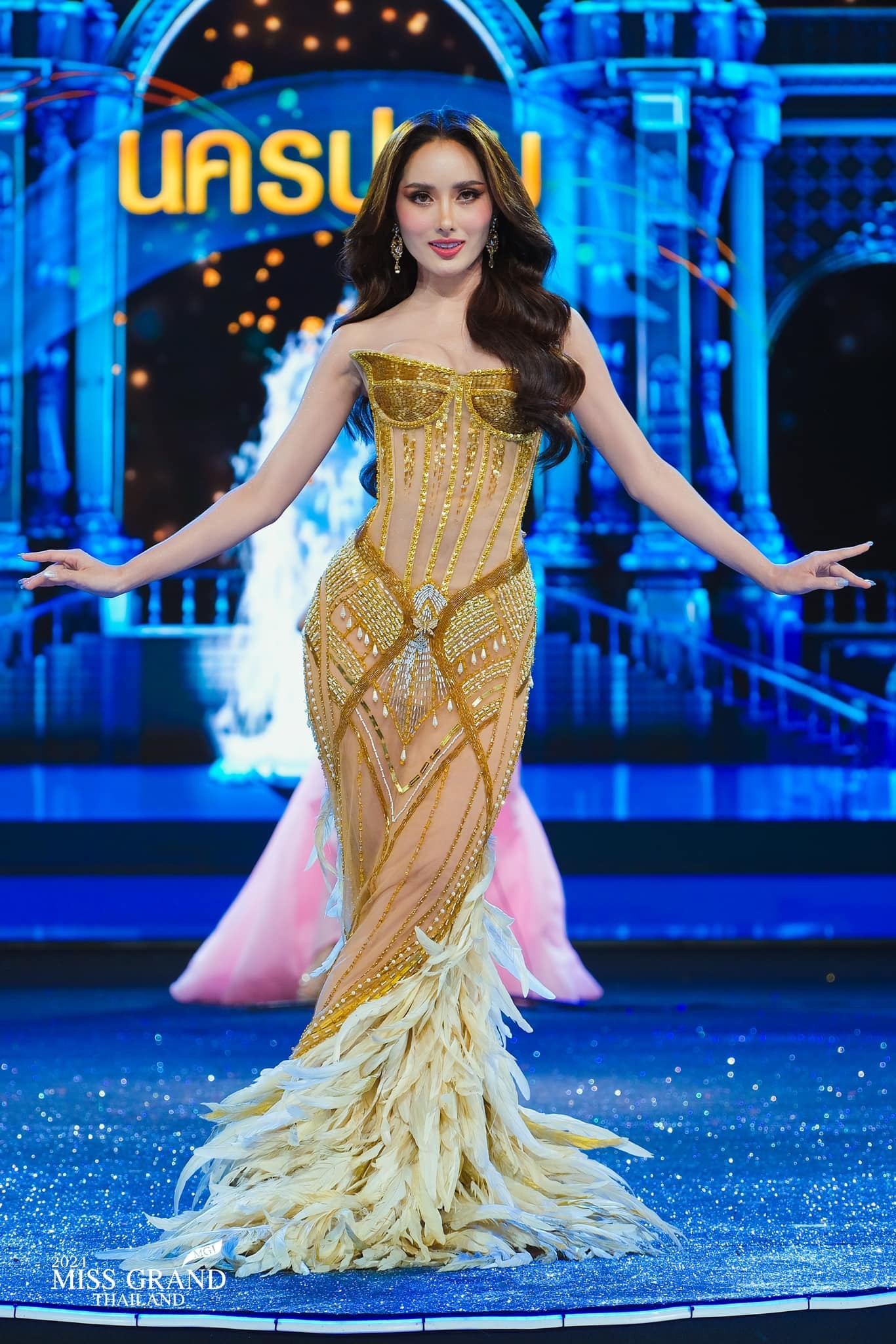 Váy dạ hội lộ nội y tràn ngập Hoa hậu Hòa bình Thái Lan- Ảnh 17.