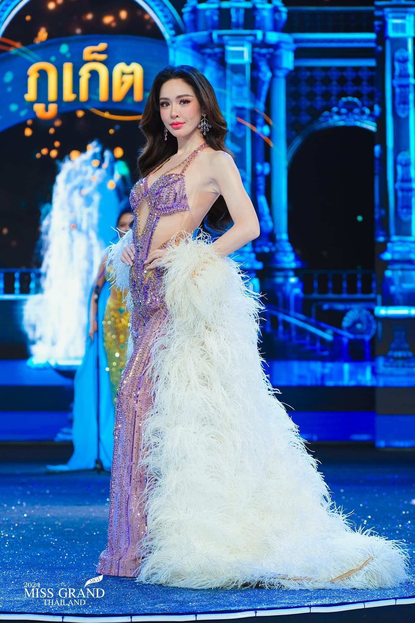 Váy dạ hội lộ nội y tràn ngập Hoa hậu Hòa bình Thái Lan- Ảnh 12.