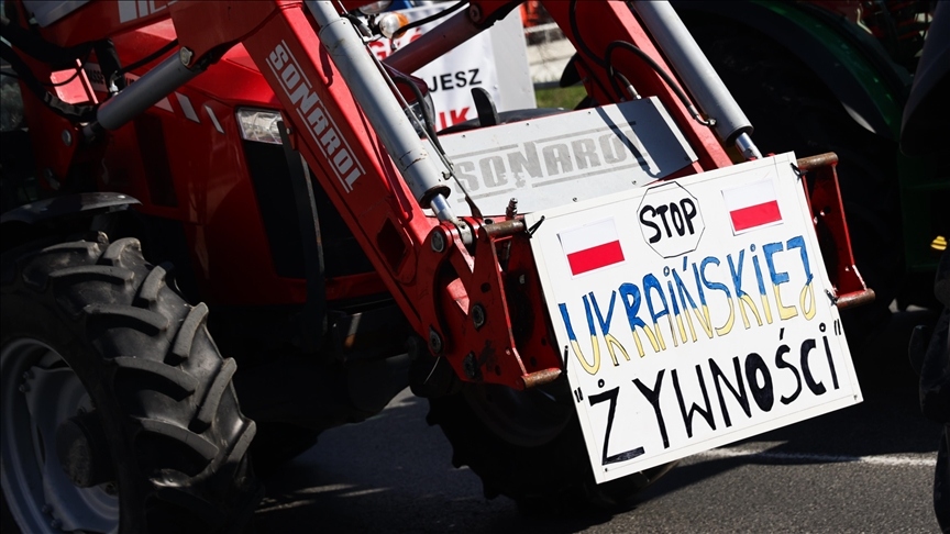 Nông dân Ba Lan dừng biểu tình khi chính phủ đình chỉ nhập khẩu nông sản Ukraine- Ảnh 1.