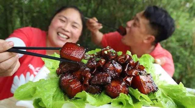 5 năm làm mukbang, ngoại hình cô gái 33 tuổi thay đổi chóng mặt khiến dân mạng cứ ngỡ bà dì trung niên: 