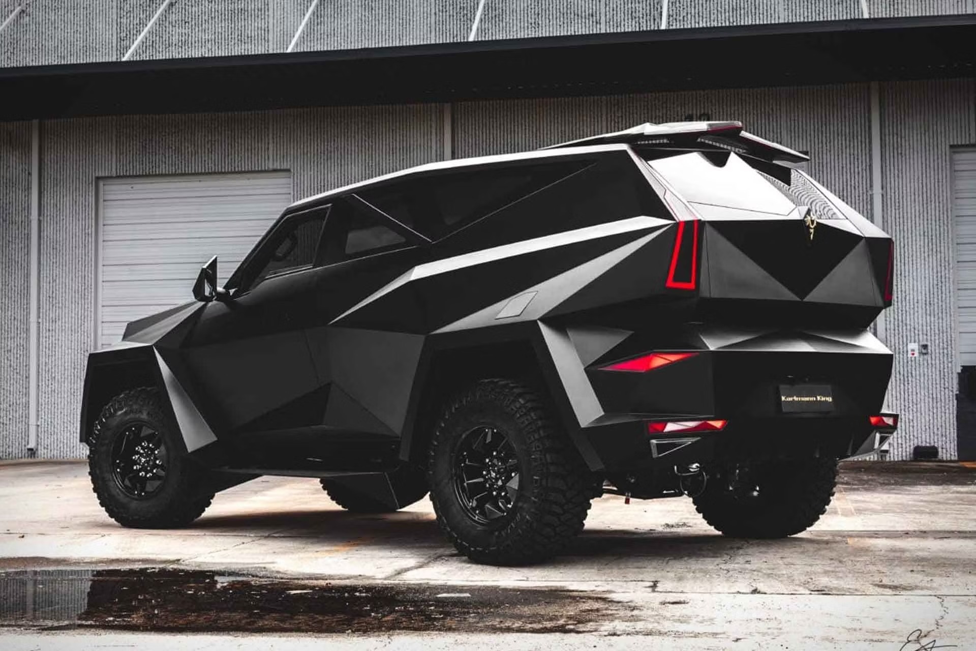 SUV ‘điên rồ’ và đắt nhất thế giới này vẫn có người mua: Bằng 4 chiếc Cullinan, thiết kế như xe Batman, một option giá hơn 7,4 tỷ- Ảnh 14.