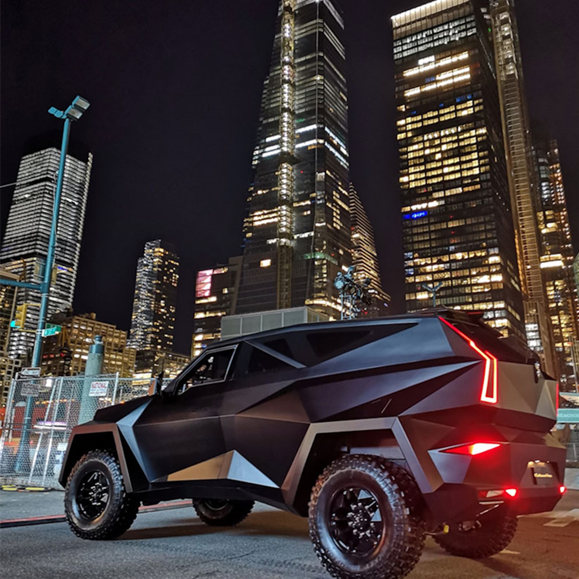 SUV ‘điên rồ’ và đắt nhất thế giới này vẫn có người mua: Bằng 4 chiếc Cullinan, thiết kế như xe Batman, một option giá hơn 7,4 tỷ- Ảnh 12.
