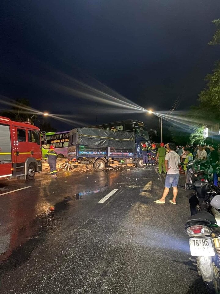 Tai nạn giữa xe khách và xe tải trong đêm ở Phú Yên, 8 người thương vong- Ảnh 3.