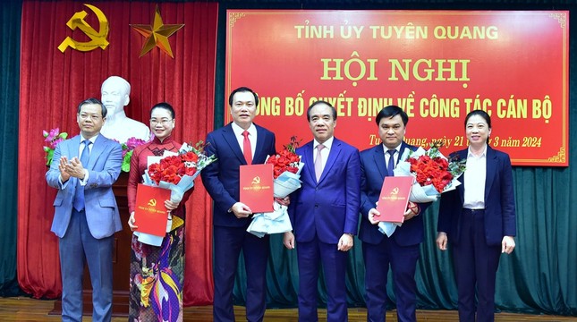 Công bố quyết định của Ban thường vụ Tỉnh ủy Tuyên Quang về công tác cán bộ- Ảnh 1.
