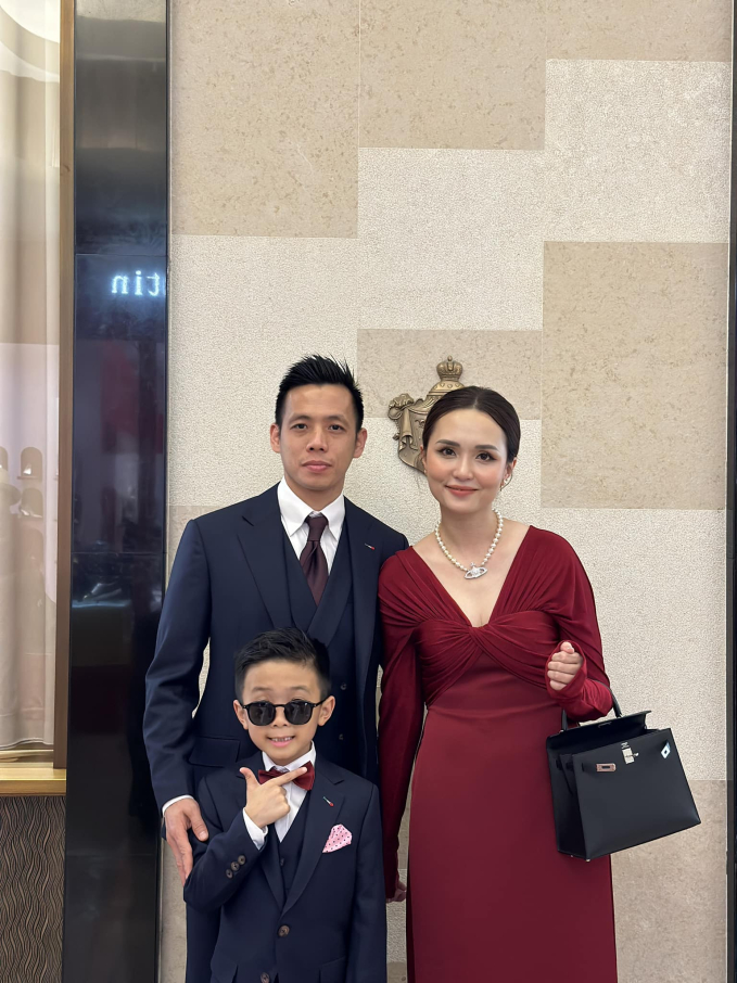 Ái nữ cựu chủ tịch CLB Sài Gòn mới sinh công chúa, em vợ đăng ảnh chúc mừng, Văn Quyết lập tức có phản ứng này- Ảnh 4.